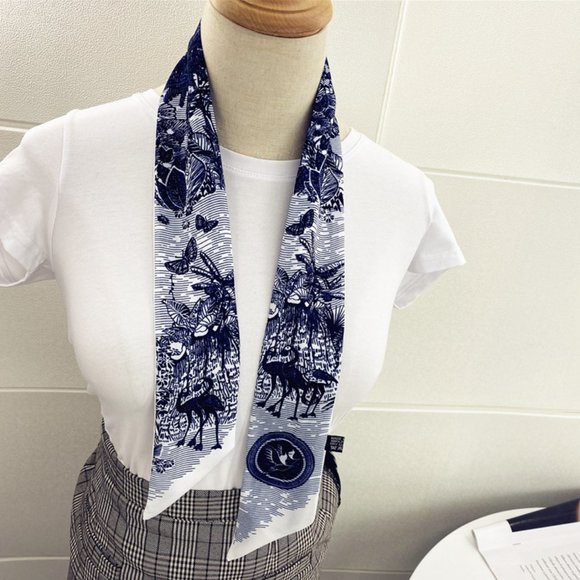 Geometric print blue twilly scarf - Picture 6 of 10